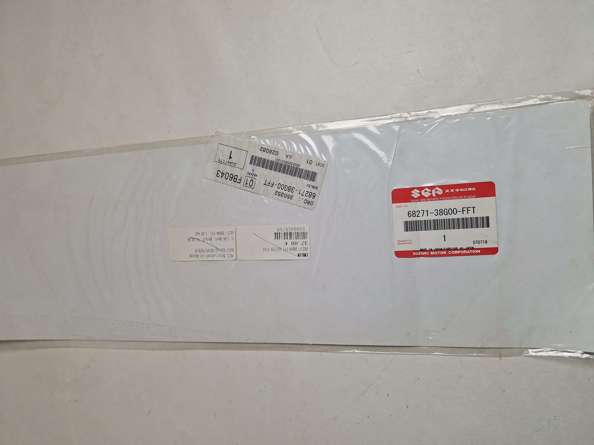 Picture of SUZUKI  EMBLEM  68271-38G00-FFT